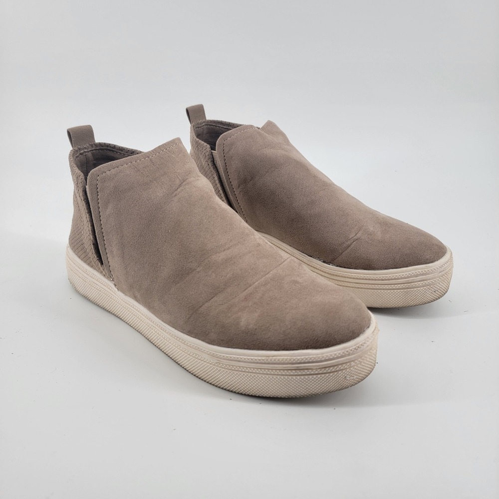 Universal Thread Slip On Sneakers Womens 9 Taupe Faux Suede Platform Perforated
